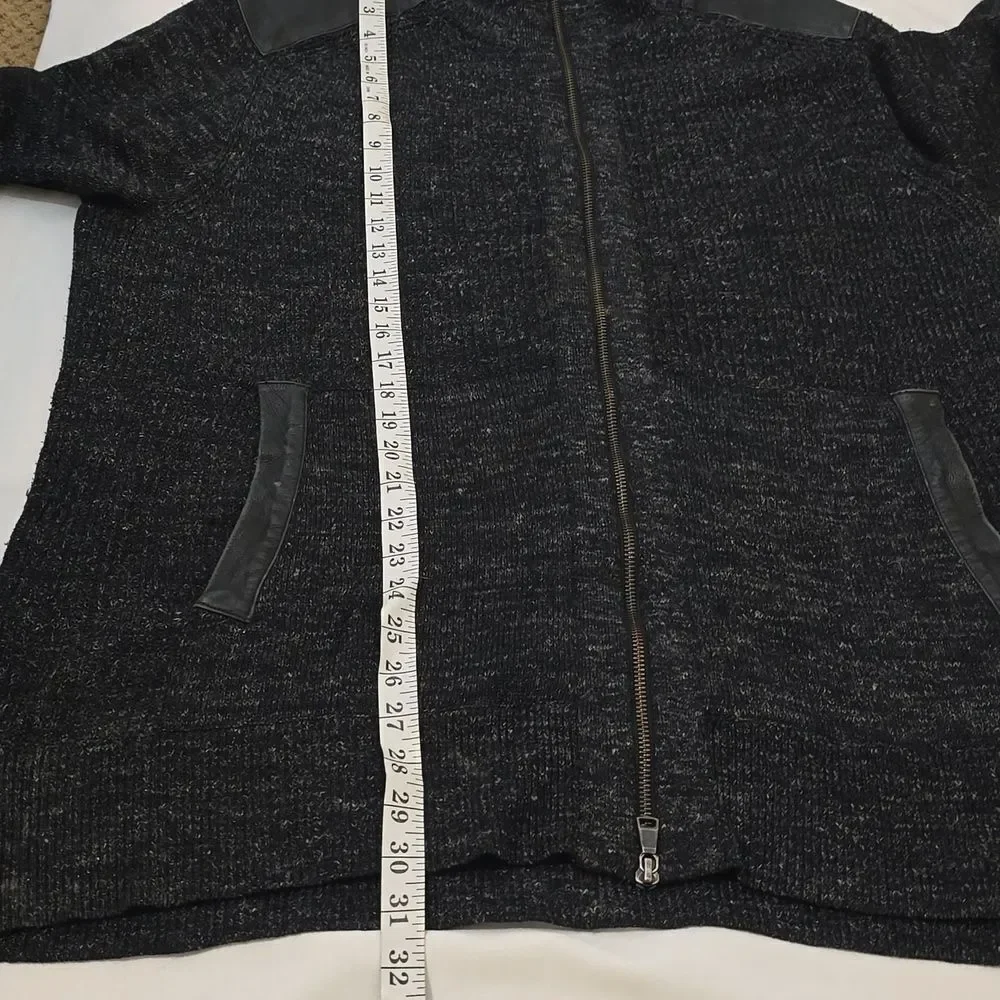 Banana Republic leather detais